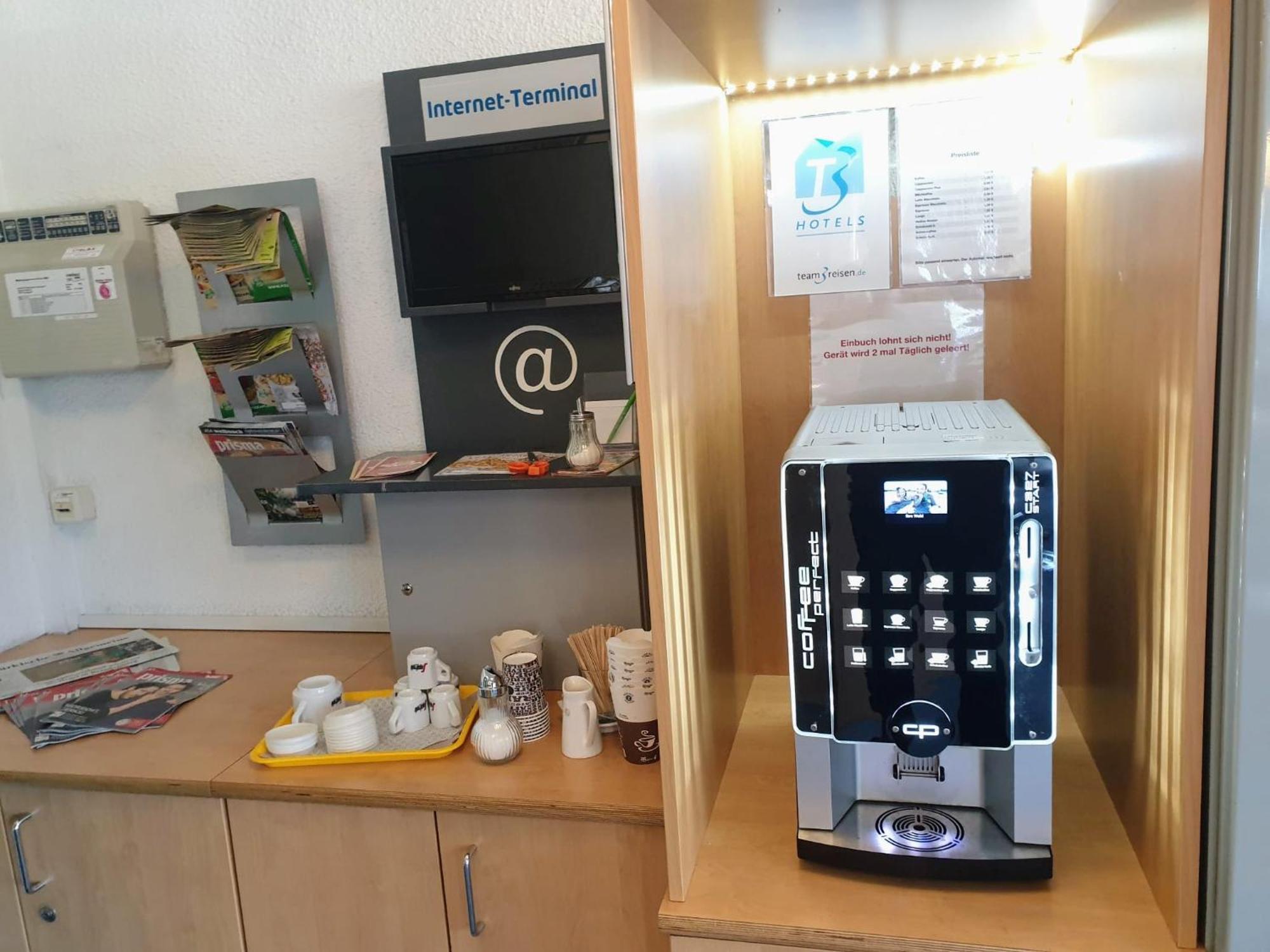 T3 Budget Berlin Hennigsdorf Buitenkant foto